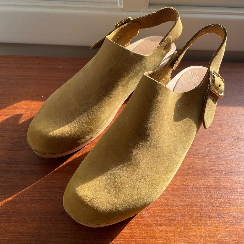 Bryr Daphne Clogs in Fennel